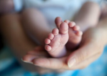 Factori economici și schimbări sociale influențează scăderea natalității în Moldova