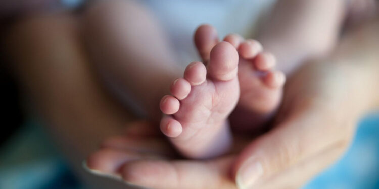 Factori economici și schimbări sociale influențează scăderea natalității în Moldova