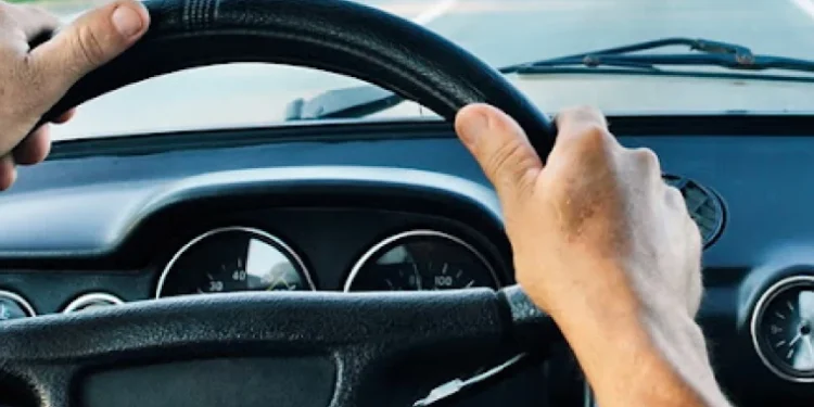Șofer fără permis, oprit de carabinieri la Comrat pentru conducere haotică