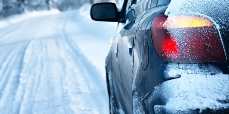 Amenzi de până la 1500 de lei pentru șoferii care nu își echipează mașinile cu cauciucuri de iarnă