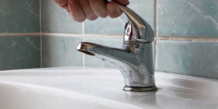 Consumatorii de pe două străzi din capitală vor rămîne temporar fără apă
