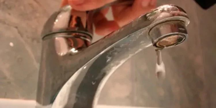 Livrarea apei potabile pentru unii consumatori din capitală va fi temporar întreruptă