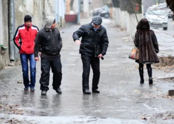 Avertizare meteo: Pericol de ghețuș pe drumuri