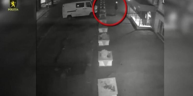 Făptașul care a furat un microbuz în centrul capitalei și a plecat cu el acasă riscă să ajungă la închisoare