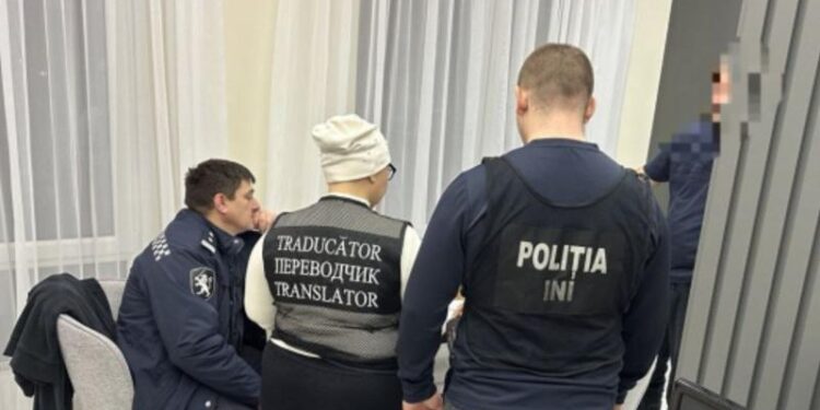 Doi bărbați reținuți pentru escrocherie, prejudiciind victimele cu 4 milioane de lei