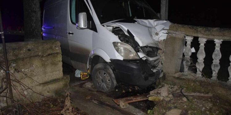 Un șofer de 19 ani, cercetat, după ce a lovit mortal o femeie la Briceni: Aceasta mergea noaptea pe carosabil