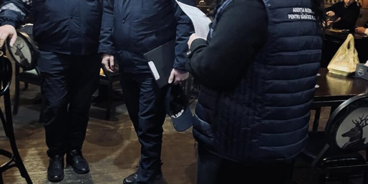 Verificări privind respectarea legislației anti-fumat în Chișinău: Amenzi și sesizări pentru încălcări