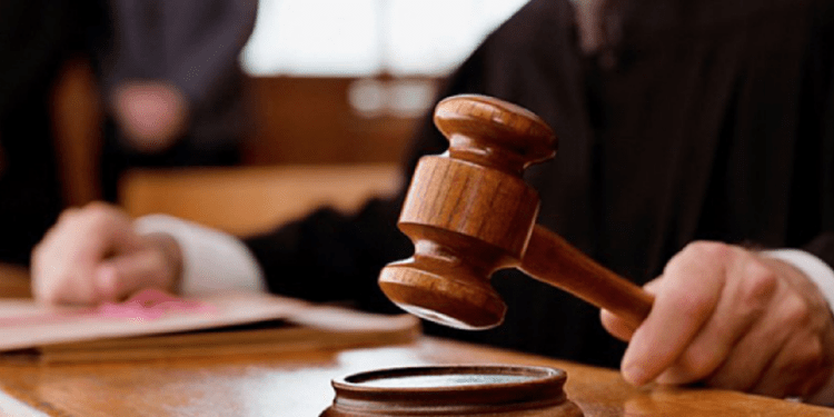 Bărbat de 52 de ani acuzat de muncă forțată și înșelăciune, riscă până la 10 ani de închisoare