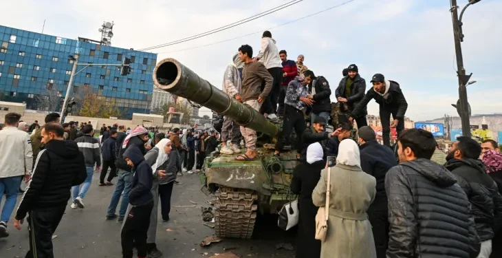 «Аль-Арабия»: в Дамаске разгромили посольство Ирана. Ирак эвакуировал своих дипломатов