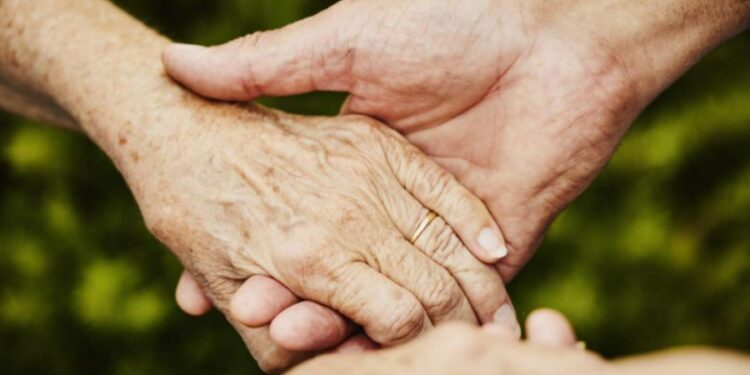 Bărbatul care a aflat la 75 de ani că are frați și surori: o reuniune de familie emoționantă de Crăciun