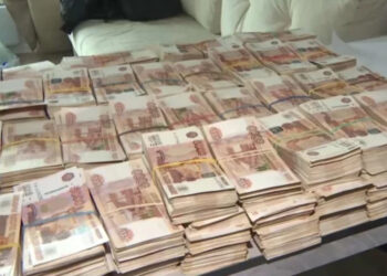 Moldovean prins pe aeroportul din Soci după ce a furat 1,6 miliarde de ruble dintr-o bancă rusă