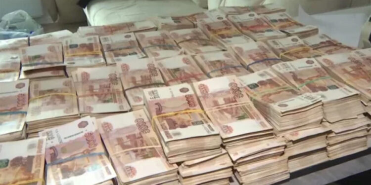 Moldovean prins pe aeroportul din Soci după ce a furat 1,6 miliarde de ruble dintr-o bancă rusă