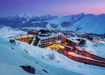 Tragedie în stațiunea de schi Gudauri: Douăsprezece persoane decedate din cauza intoxicației cu monoxid de carbon