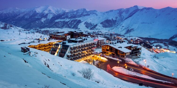 Tragedie în stațiunea de schi Gudauri: Douăsprezece persoane decedate din cauza intoxicației cu monoxid de carbon