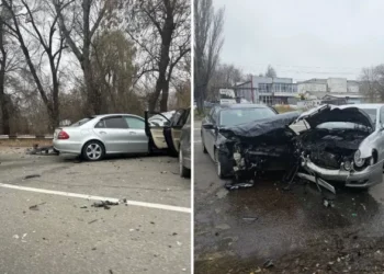 Accident în Chișinău: Trei vehicule au fost implicate, două persoane au ajuns la spital