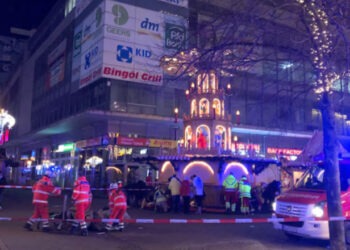 Alertă de securitate în Germania: O mașină a intrat în mulțime, la Piața de Crăciun din Magdeburg