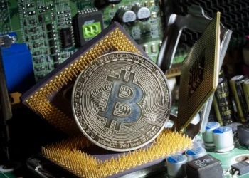 Bitcoin a depășit pentru prima dată pragul de 100.000 de dolari