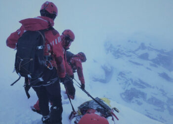 Trei ucraineni au fost găsiți de Salvamont în Munţii Maramureşului. Erau de 10 zile pe drum şi nu mai aveau hrană şi apă