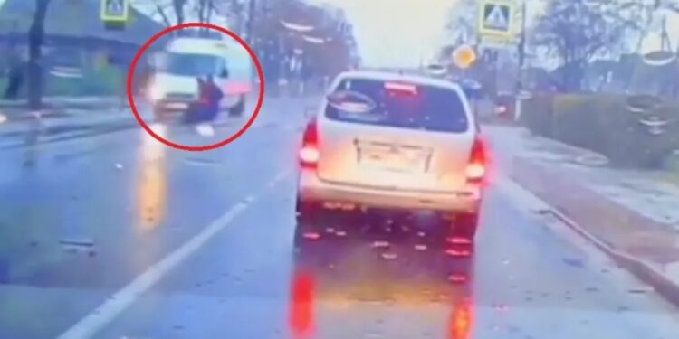 Doi copii de 10 ani au fost tamponați pe o stradă din Bălți, în timp ce o traversau regulamentar