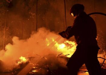 Incendiu într-o locuință din Roșcanii de Sus: Un bărbat de 65 de ani a suferit arsuri grave