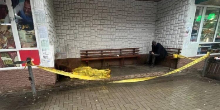 O femeie de 66 de ani a decedat la o stație de autobuz din Chișinău