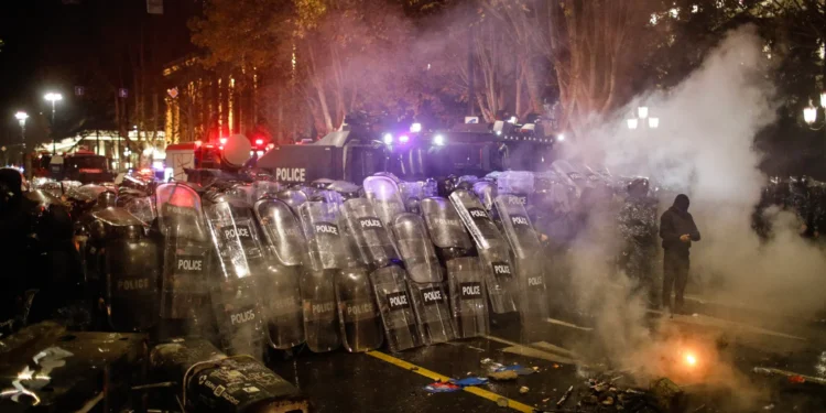 Премьер-министр Грузии заявил, что европейские политики и «пятая колонна» спровоцировали протесты. Они начались из-за приостановки переговоров о вступлении страны в ЕС