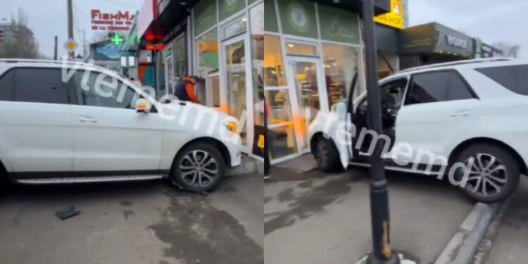 O mașină s-a izbit violent de vitrina unei gherete, lângă o piață din Capitală. Ambulanța, la fața locului