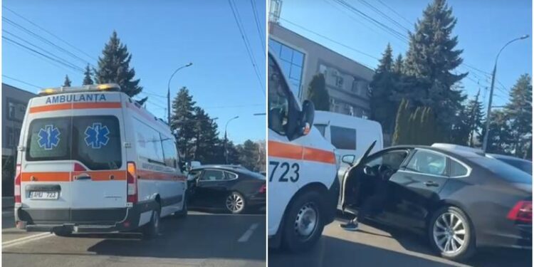 O ambulanță și un Volvo s-au ciocnit la Botanica: Ambuteiaj infernal, pe Grenoble