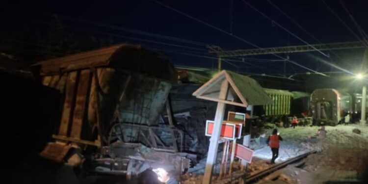 В Мурманской области столкнулись два поезда, пострадали не менее 17 человек