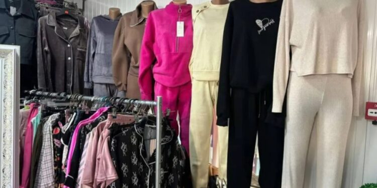 Haine în valoare de 350 de mii de lei, ridicate de la trei puncte comerciale din Briceni