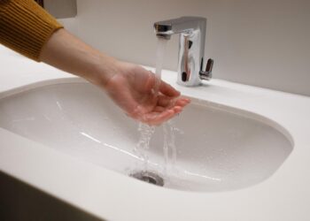 Atenție, consumatori! Zeci de blocuri din capitală rămân mâine fără apă la robinete: Vezi adresele