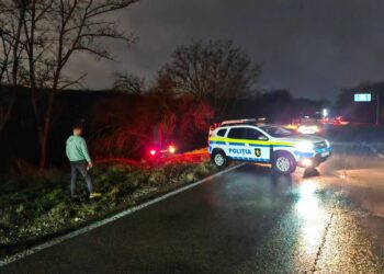 Mașină derapată pe câmp în Chișinău: Poliția a salvat șoferul în timpul condițiilor meteo nefavorabile