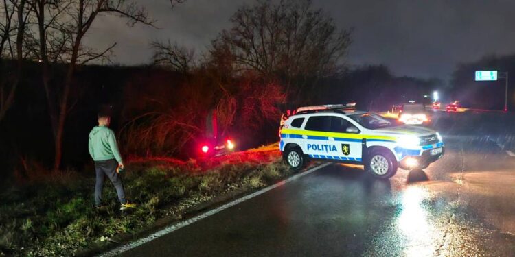 Mașină derapată pe câmp în Chișinău: Poliția a salvat șoferul în timpul condițiilor meteo nefavorabile