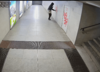 Вандализм в подземном переходе: полиция просит о помощи граждан