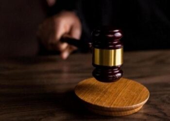 Дело о коррупции: двое сотрудников полиции получили тюремные сроки и штрафы