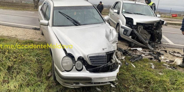 Accident grav la Comrat: Un șofer de 65 de ani, rănit într-o coliziune frontală