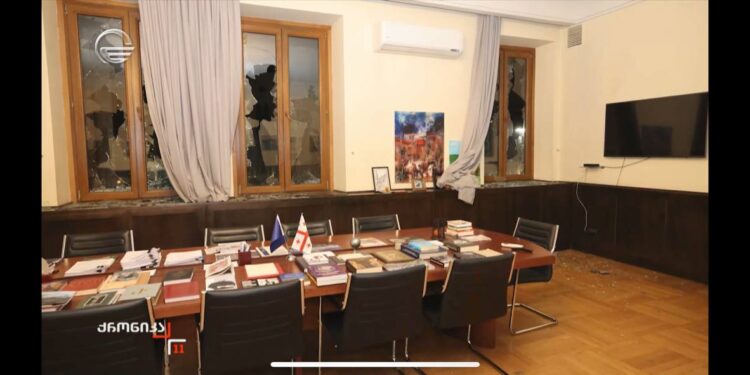 Проправительственный телеканал  Imedi с утра показывает «зверства радикалов»