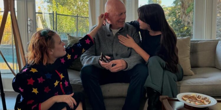 Дочери Брюса Уиллиса опубликовали новое фото неизлечимо больного отца