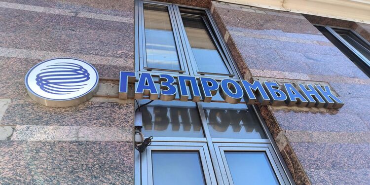 Bloomberg узнал о просьбе ЕС смягчить санкции США против Газпромбанка