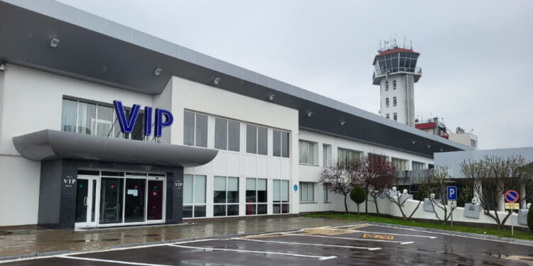 Lista funcționarilor care vor trece prin Sala delegațiilor oficiale a Aeroportului, suplimentată de Guvern. Printre privilegiați – viceguvernatorii BNM și consilierii primelor persoane în stat