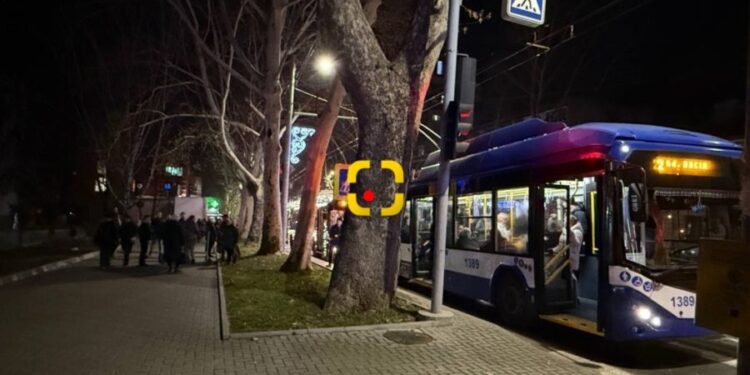 Un incident neprevăzut a dat peste cap seara circulația troleibuzelor în capitală