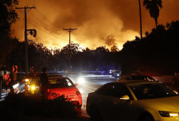 Incendiu devastator în Los Angeles: Evacuări în Pacific Palisades din cauza flăcărilor violente