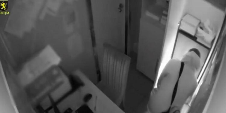 Tânăr arestat, după ce a furat zeci de mii de lei dintr-un restaurant din Chișinău