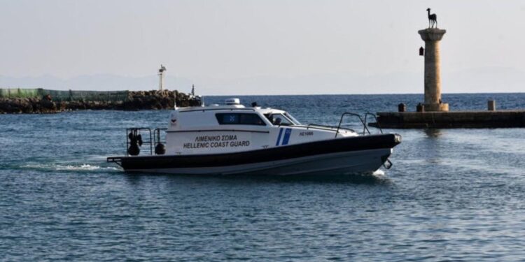 Moldovean cercetat penal în Grecia, după ce ar fi încercat să transporte cu barca 30 de migranți din Libia