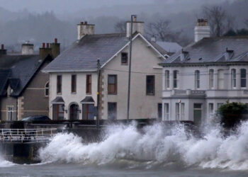 Furtuna Eowyn a lăsat peste 500.000 de locuințe fără curent în Irlanda: „Infrastructura electrică a suferit daune fără precedent”