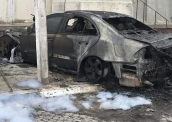 Ghinion pentru un șofer din Cahul. Mercedesul i-a fost mistuit de flăcări