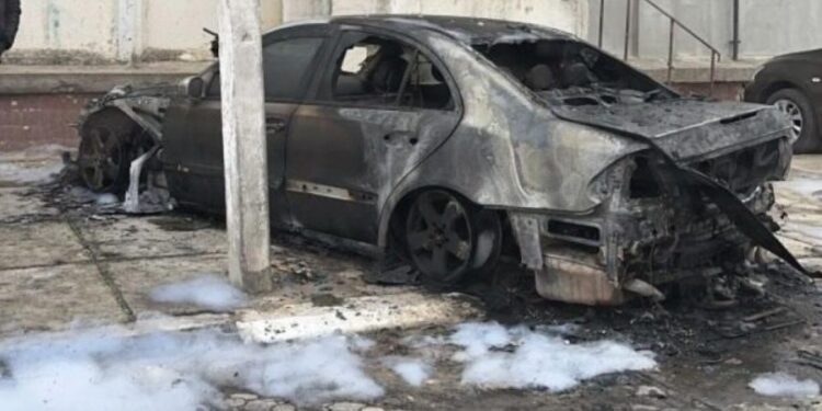 Ghinion pentru un șofer din Cahul. Mercedesul i-a fost mistuit de flăcări