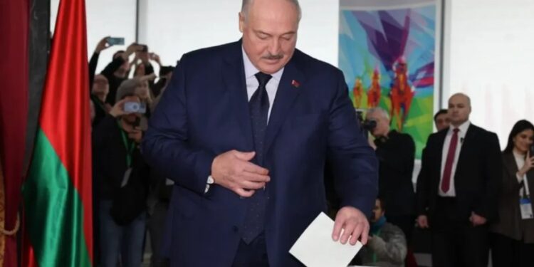 Александр Лукашенко в седьмой раз победил на выборах президента Белоруссии