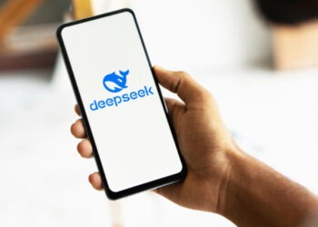 CNN: Шокирующий прорыв китайского ИИ DeepSeek обрушил американские акции