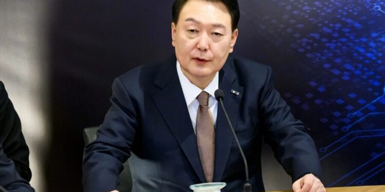 В Южной Корее следователи, попытавшиеся арестовать президента, столкнулись с сопротивлением военных и приостановили исполнение ордера